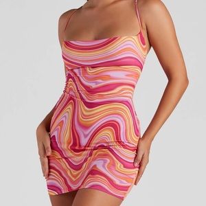 WINDSOR Sleeveless, square neck, spaghetti straps
Lace-up back Bodycon Dress